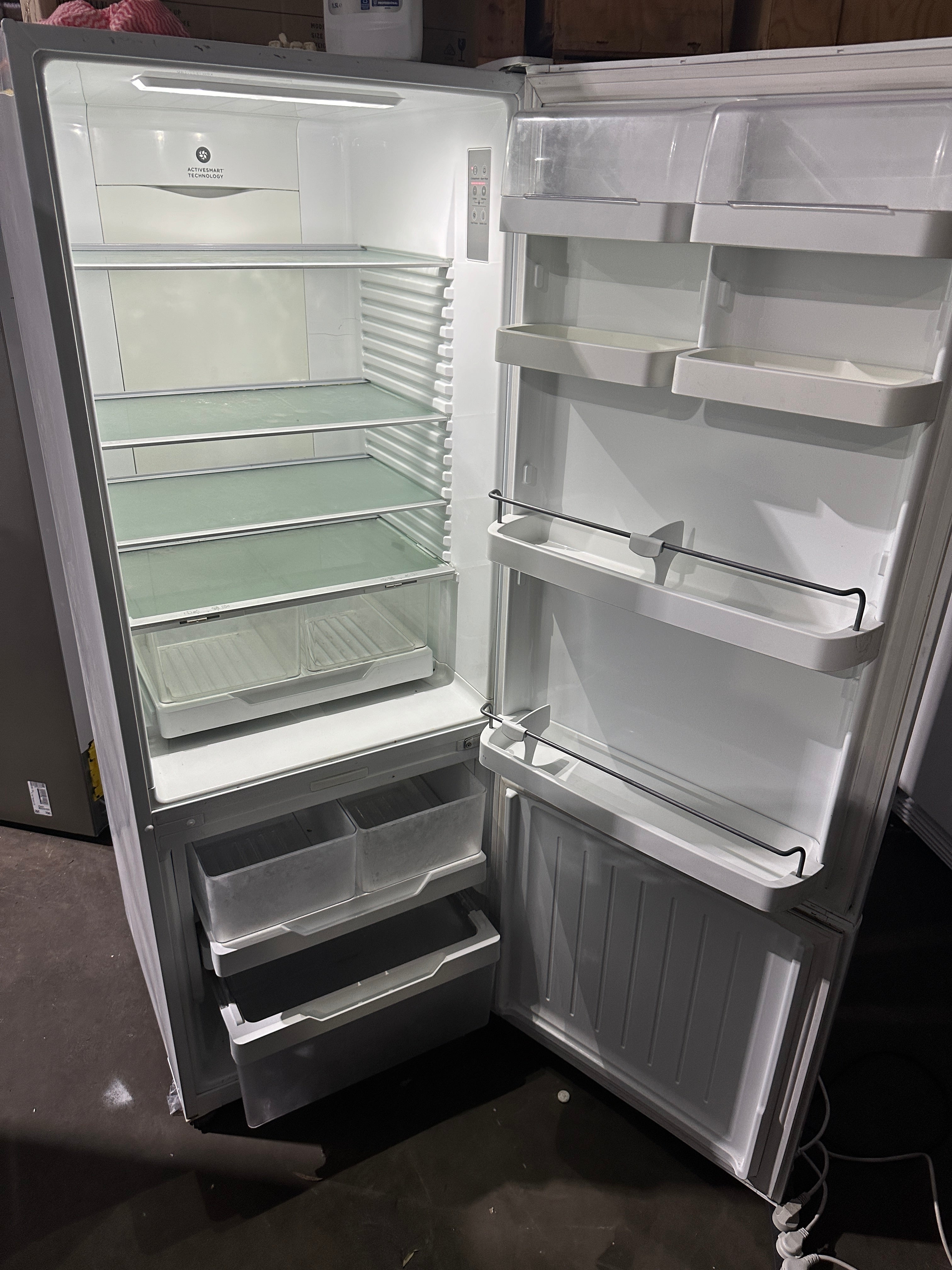 E403BRE4 FISHER & PAYKEL BOTTOM MOUNT 403 L REFRIGERATOR