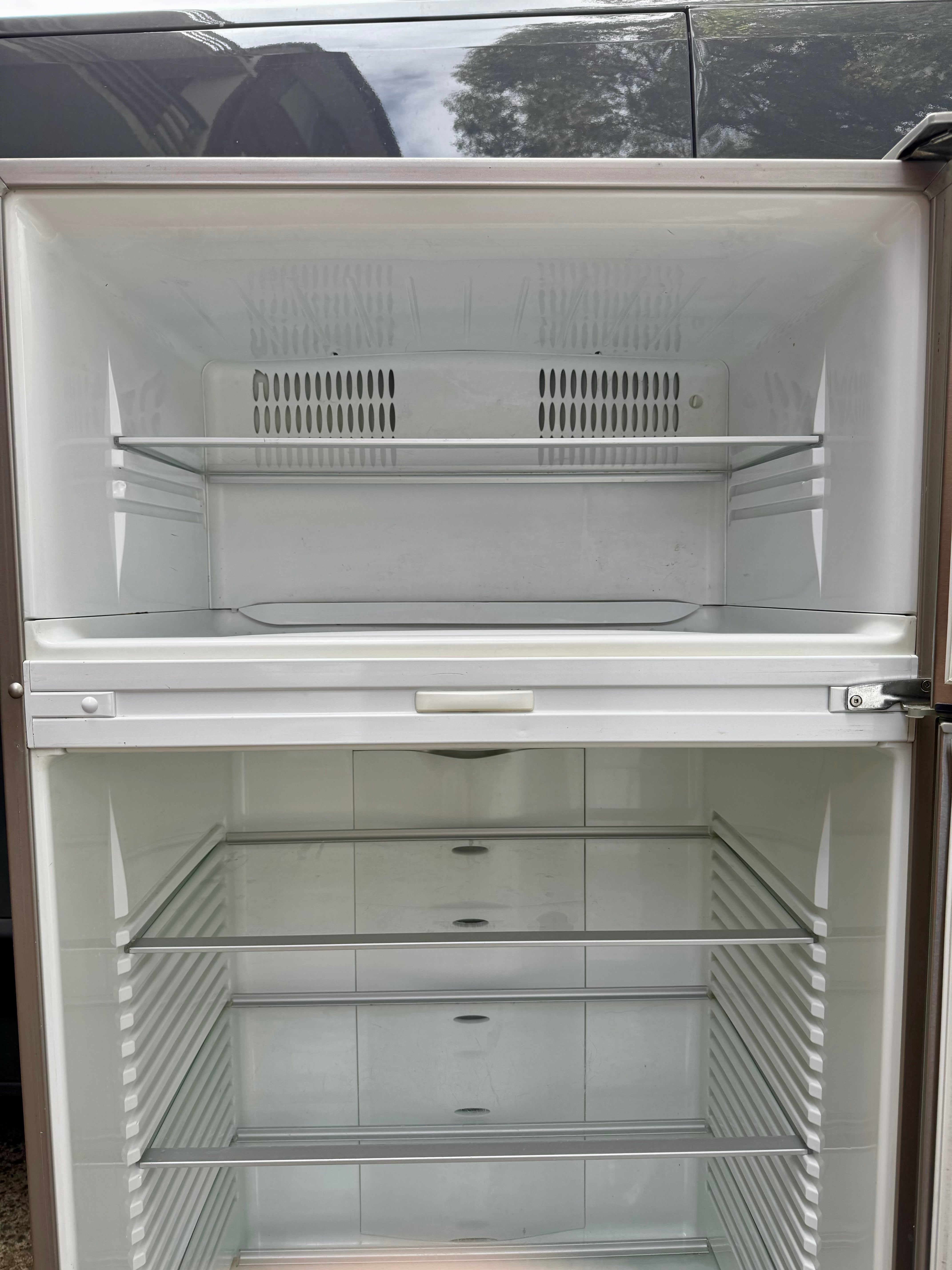 Fisher & Paykel E521T Freezer on top fridge 517L