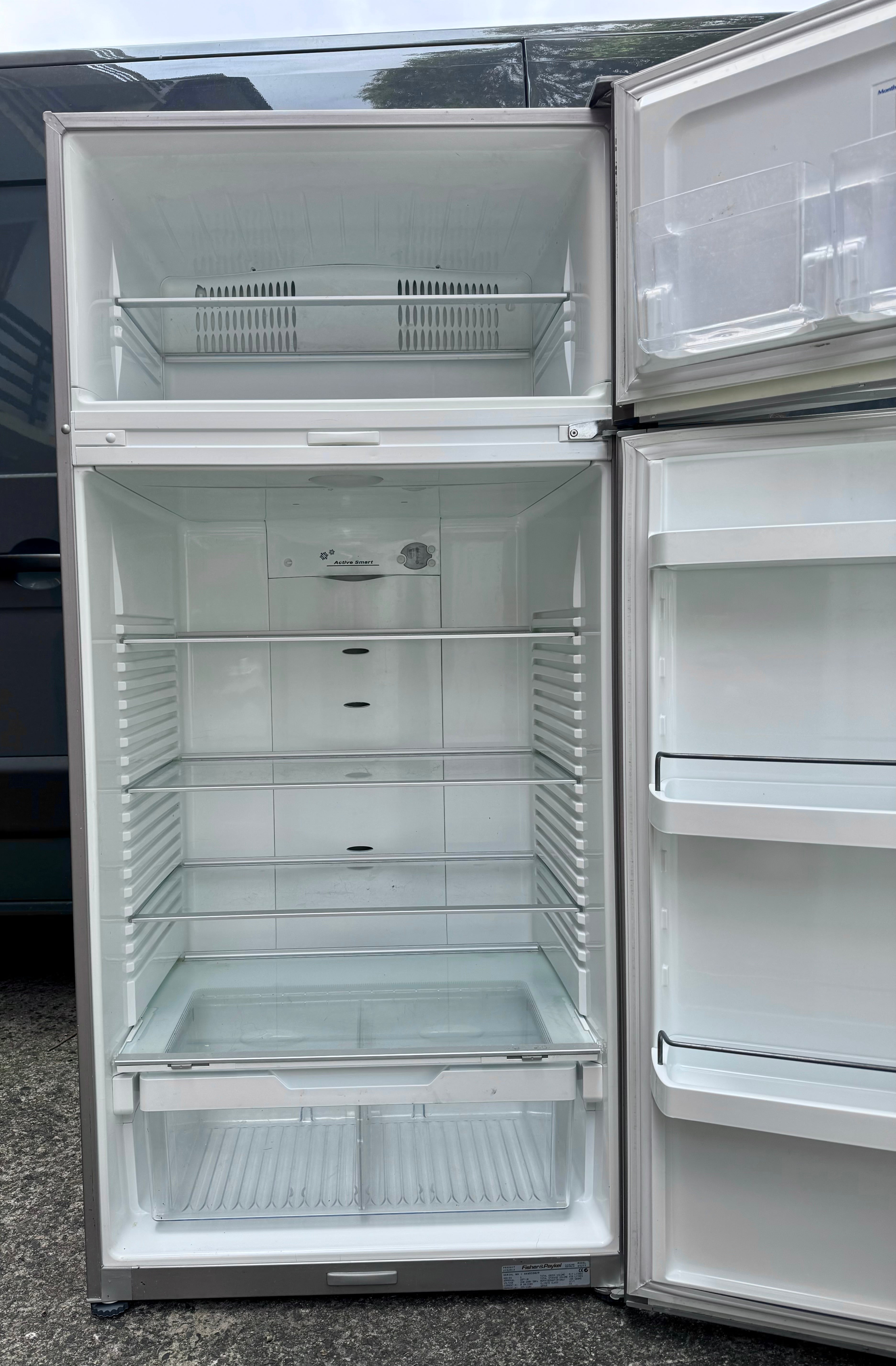 Fisher & Paykel E521T Freezer on top fridge 517L