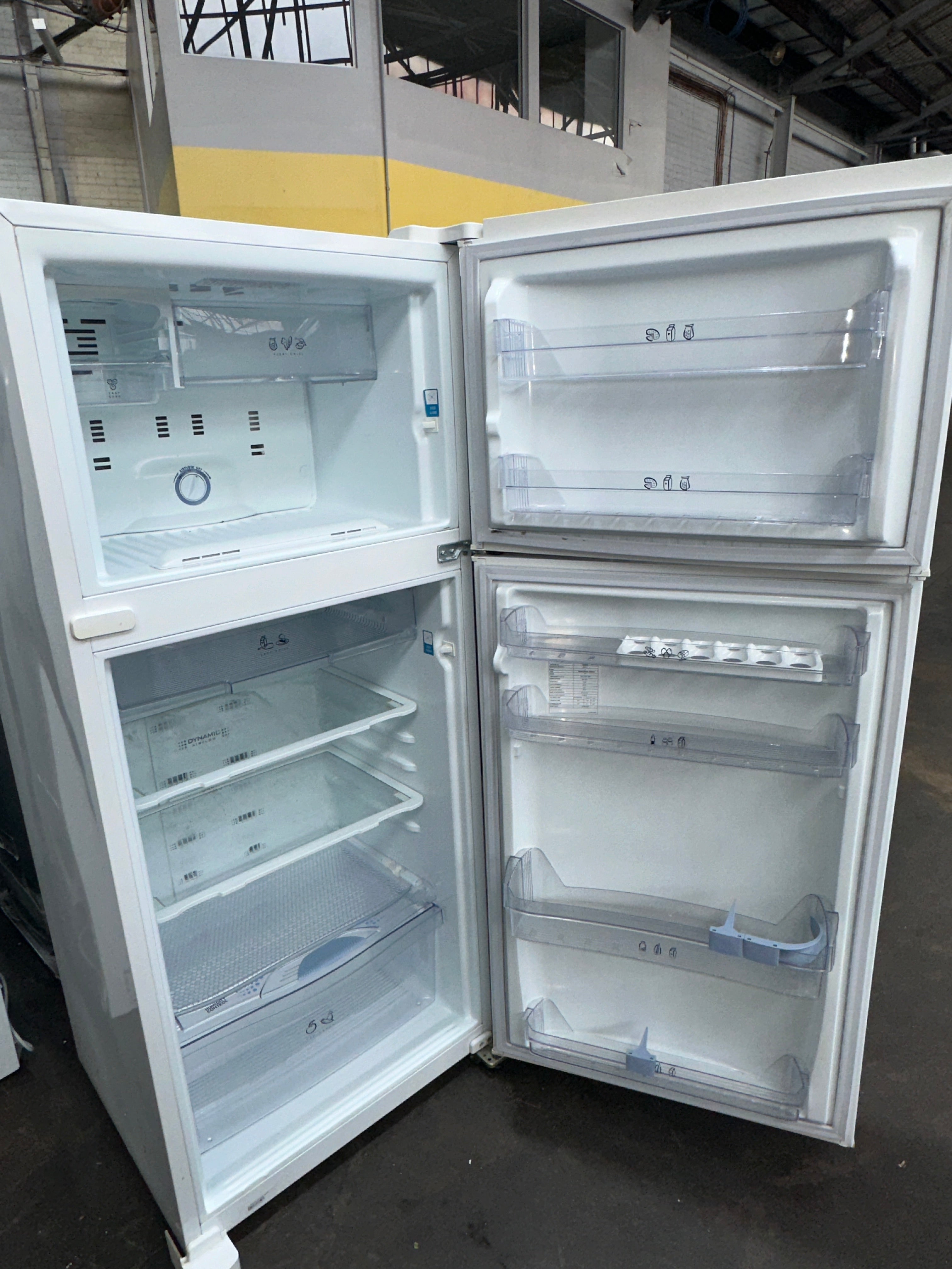 WRIT41 Whirlpool 410 L top mount fridge freezer