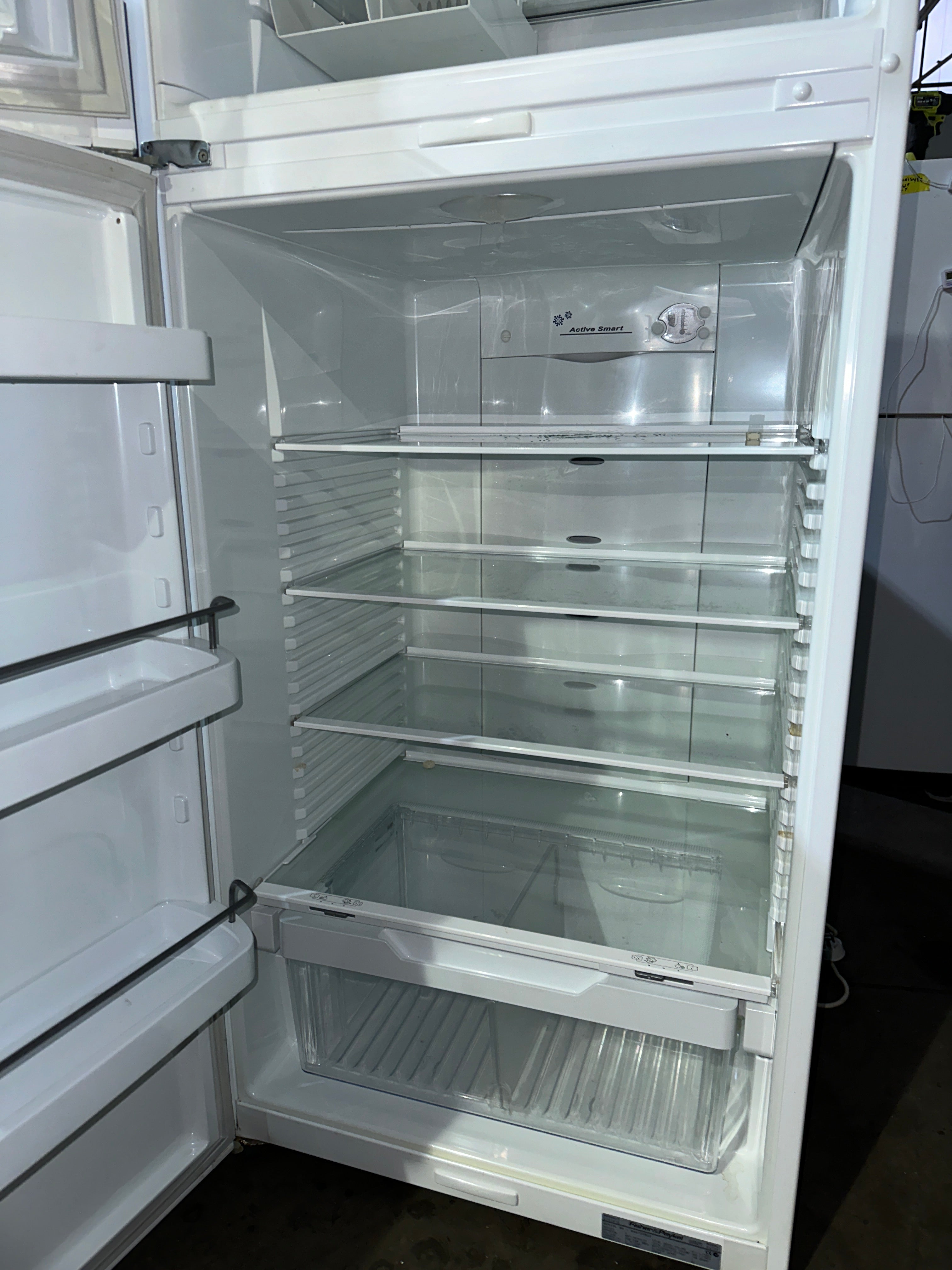E413T Fisher & Paykel 411 L Top Mount Refrigerator