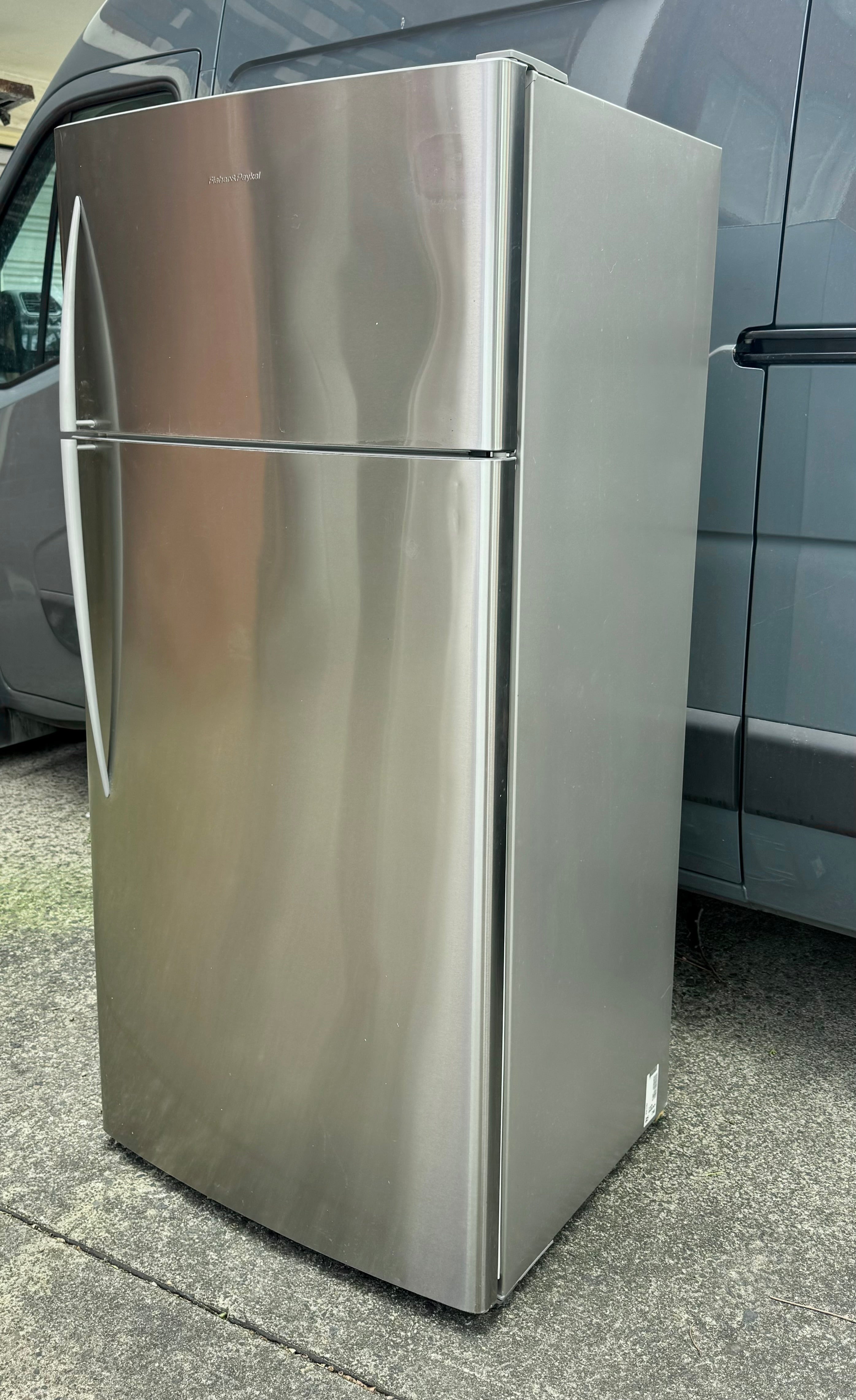 Fisher & Paykel E521T Freezer on top fridge 517L