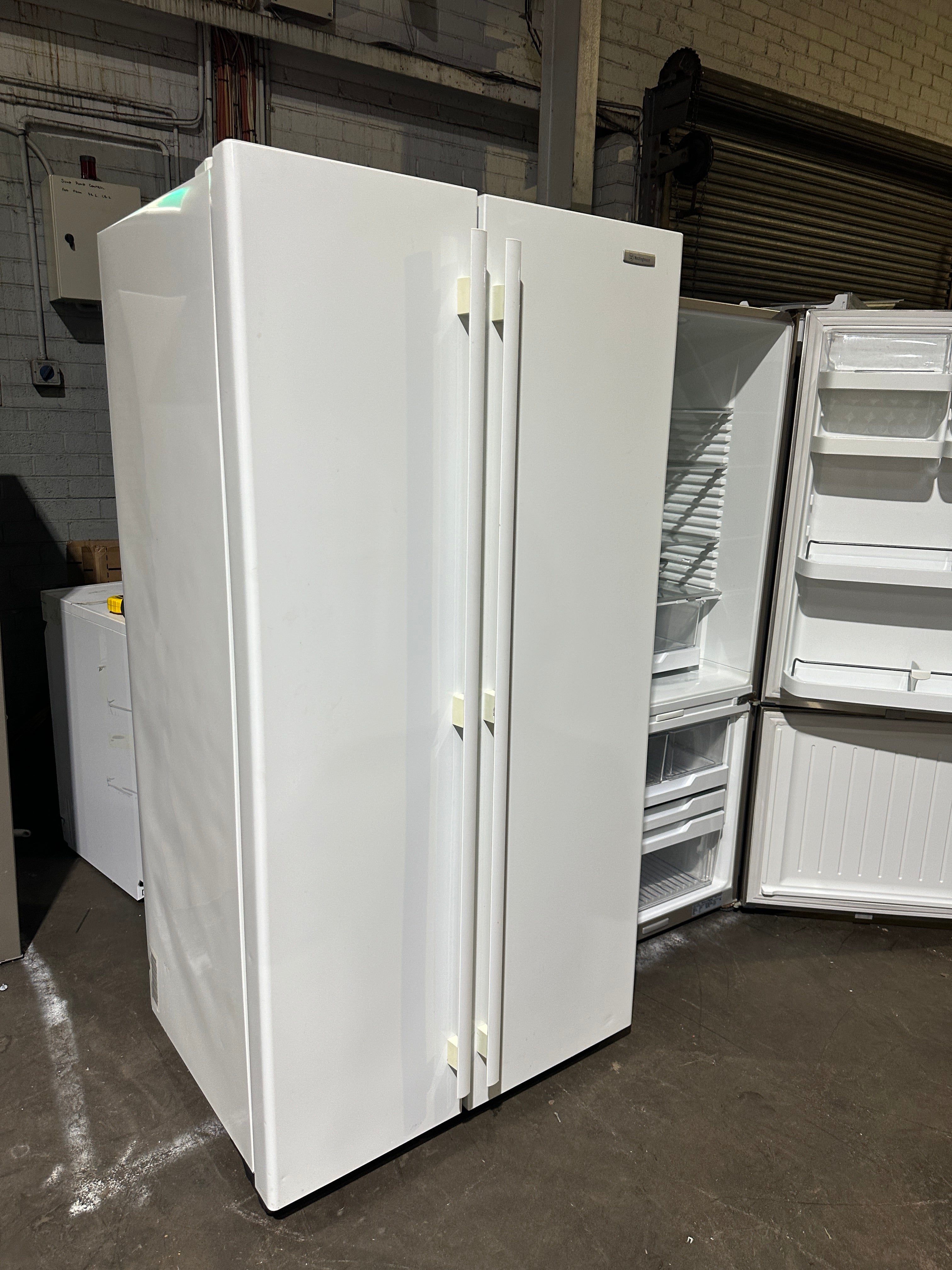 606 L Westinghouse WSE6100WF Side / Side White Refrigerator - Sydney Appliances Outlet