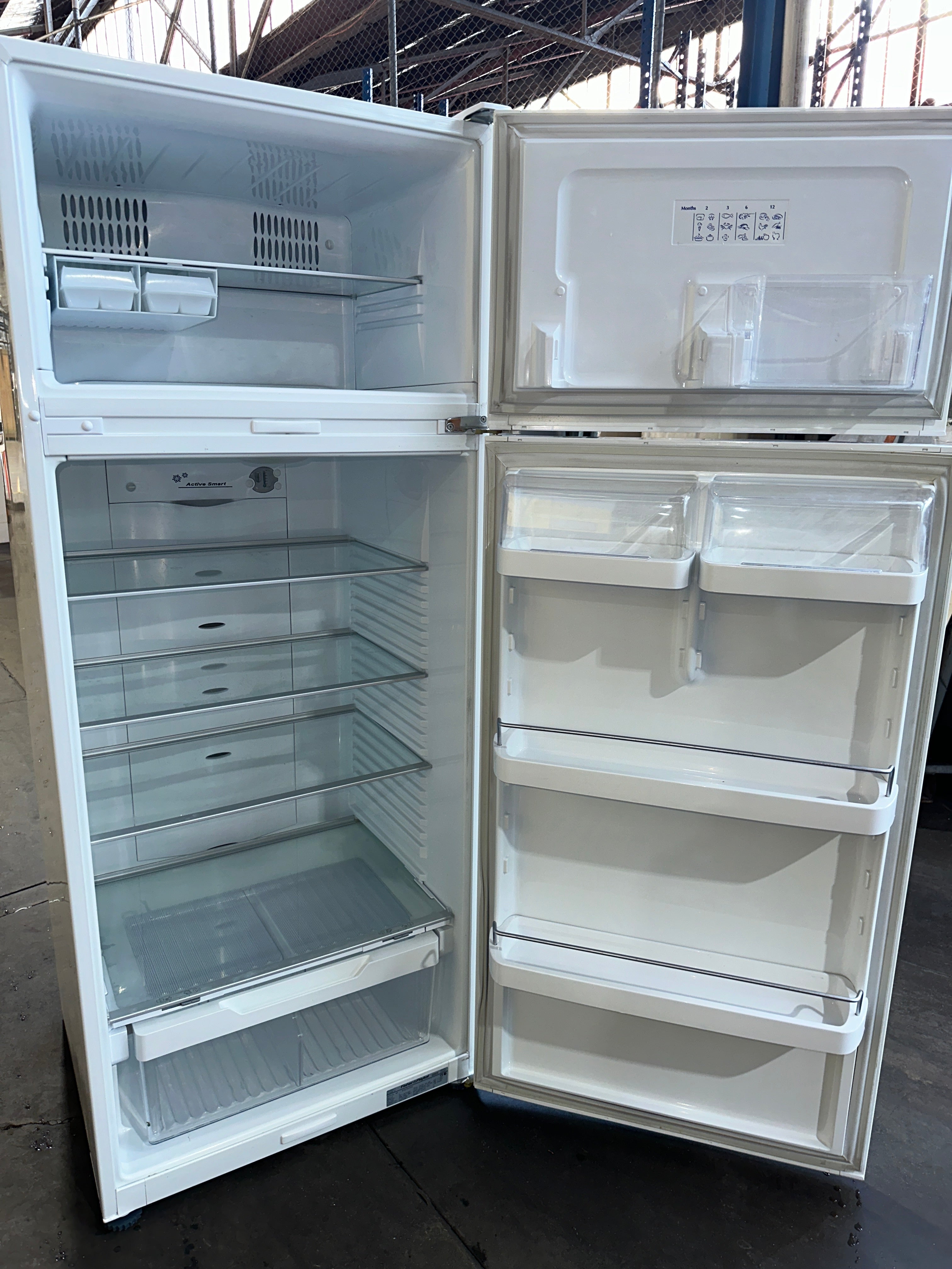 E440T WHITE FISHER & PAYKEL 441 L TOP MOUNT REFRIGERATOR