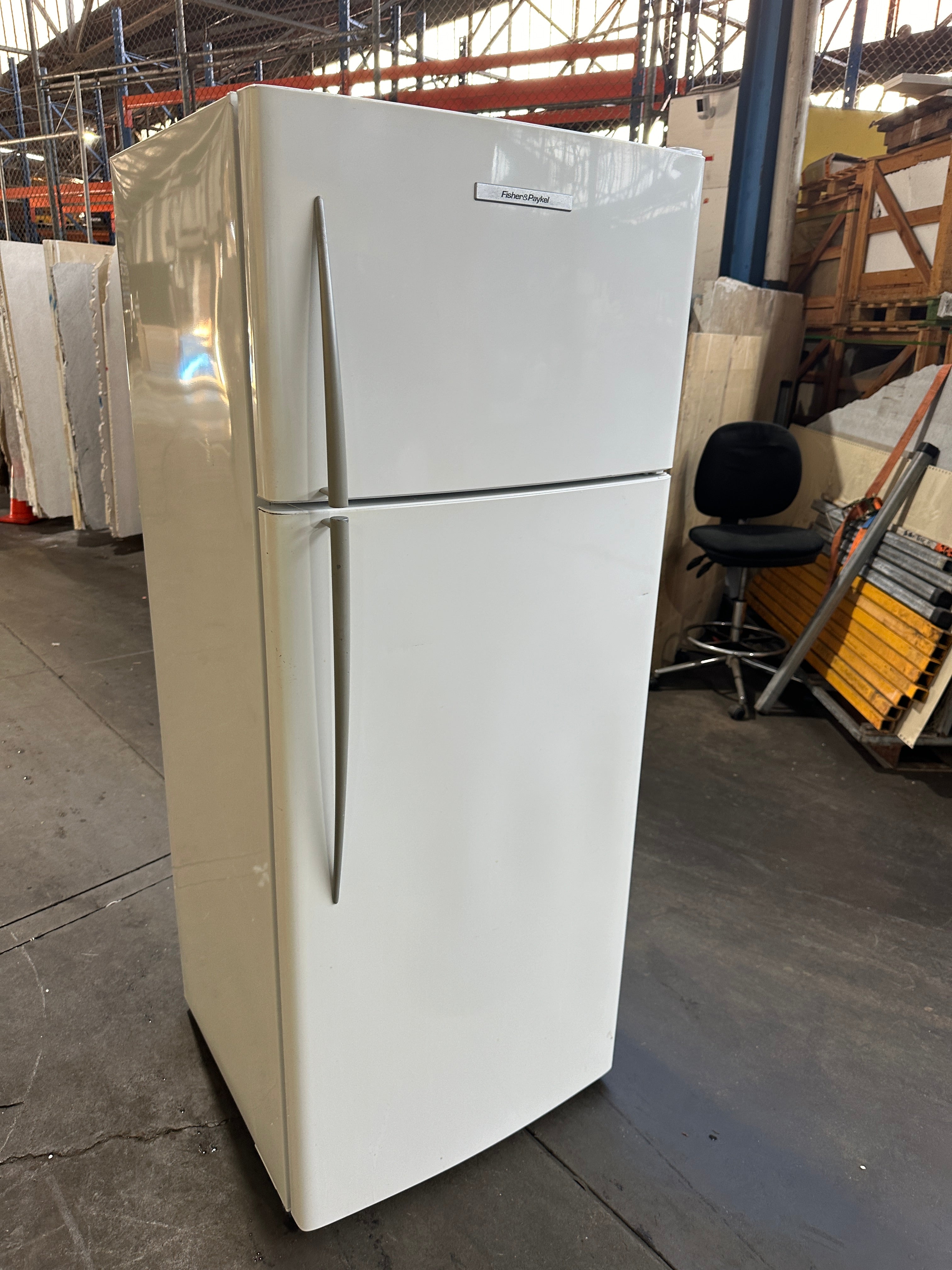 E440T WHITE FISHER & PAYKEL 441 L TOP MOUNT REFRIGERATOR