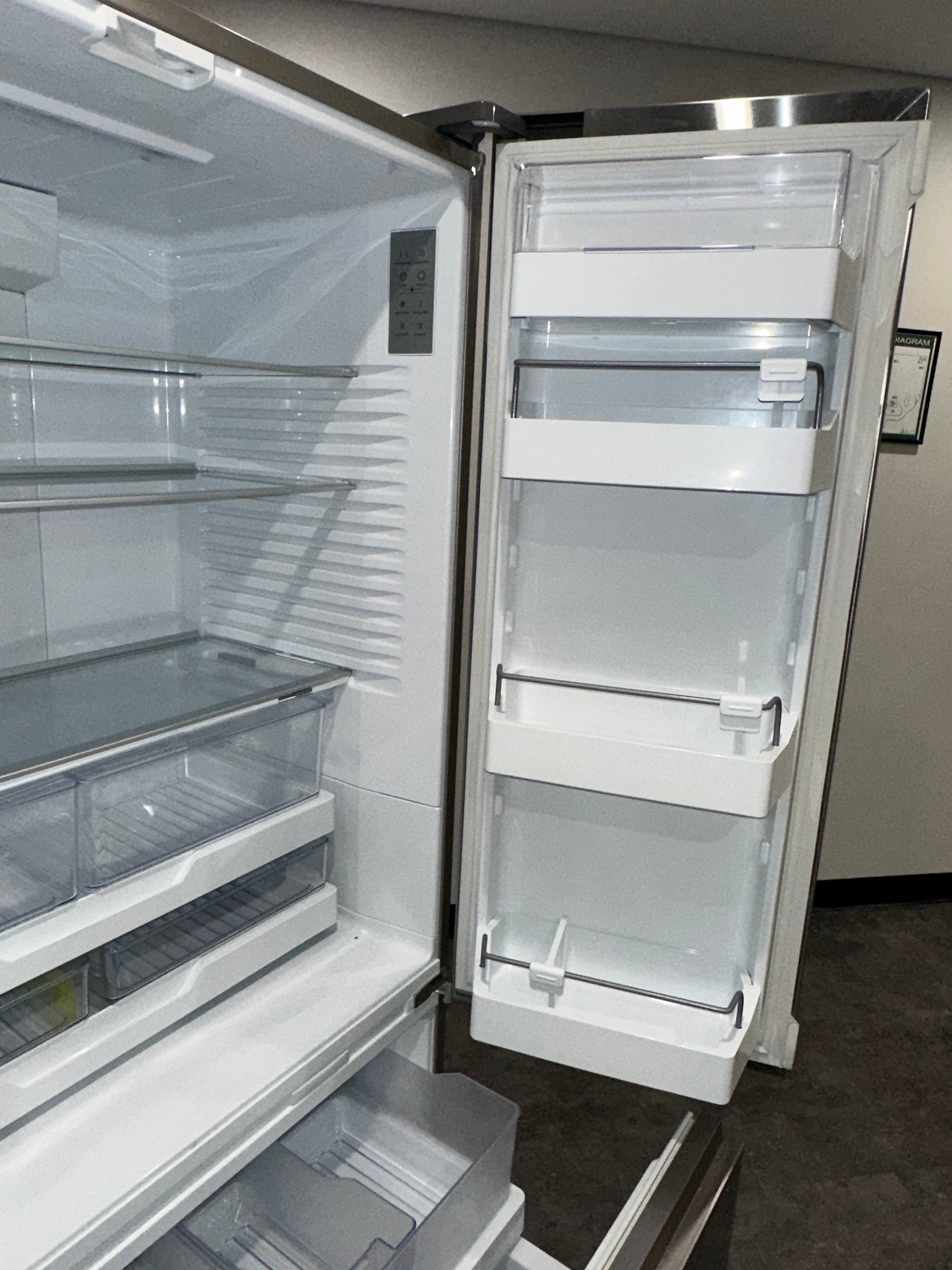 RF610ANUX5 Fisher & Paykel 569L Freestanding French Door Fridge