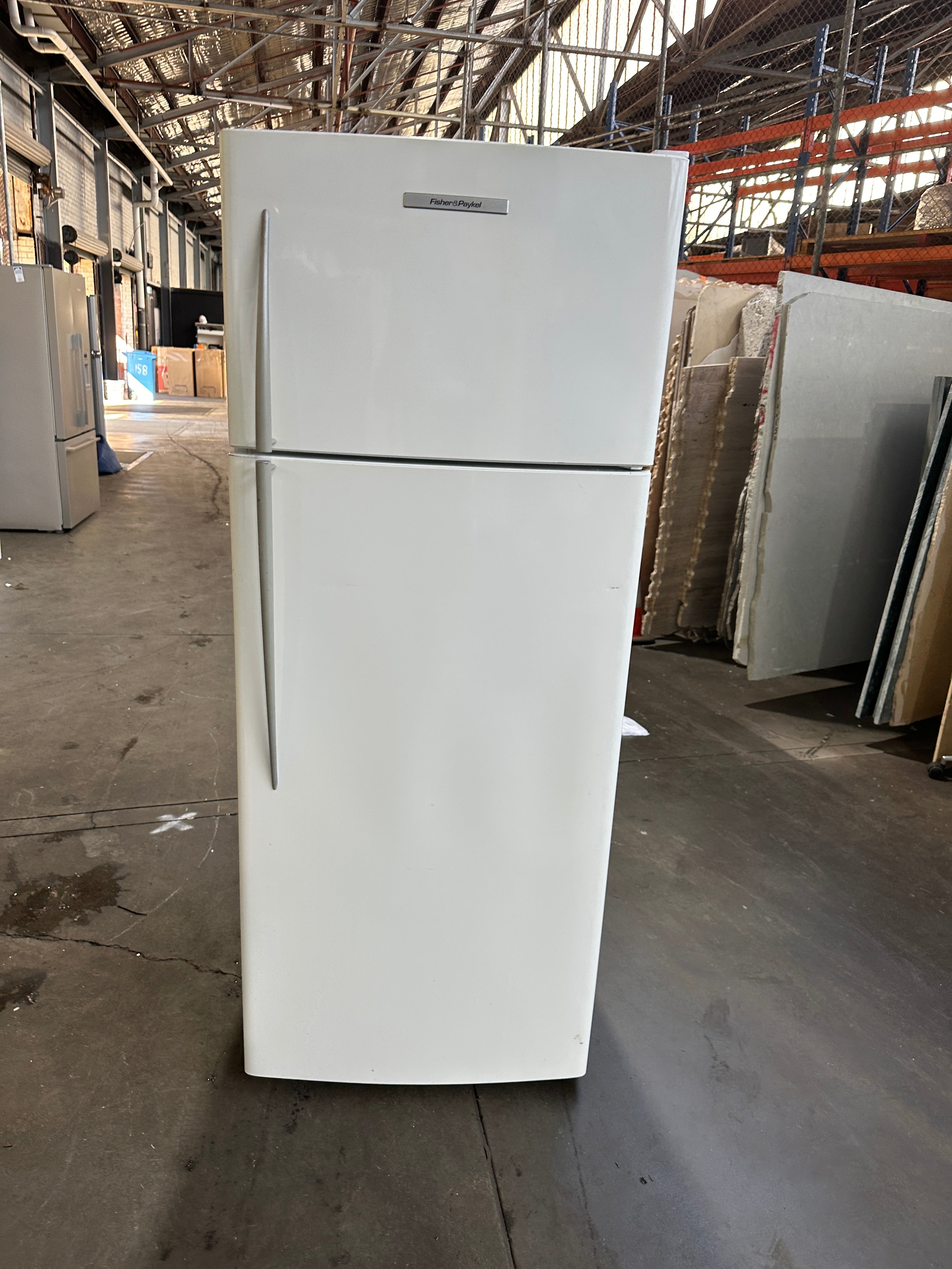 E440T WHITE FISHER & PAYKEL 441 L TOP MOUNT REFRIGERATOR