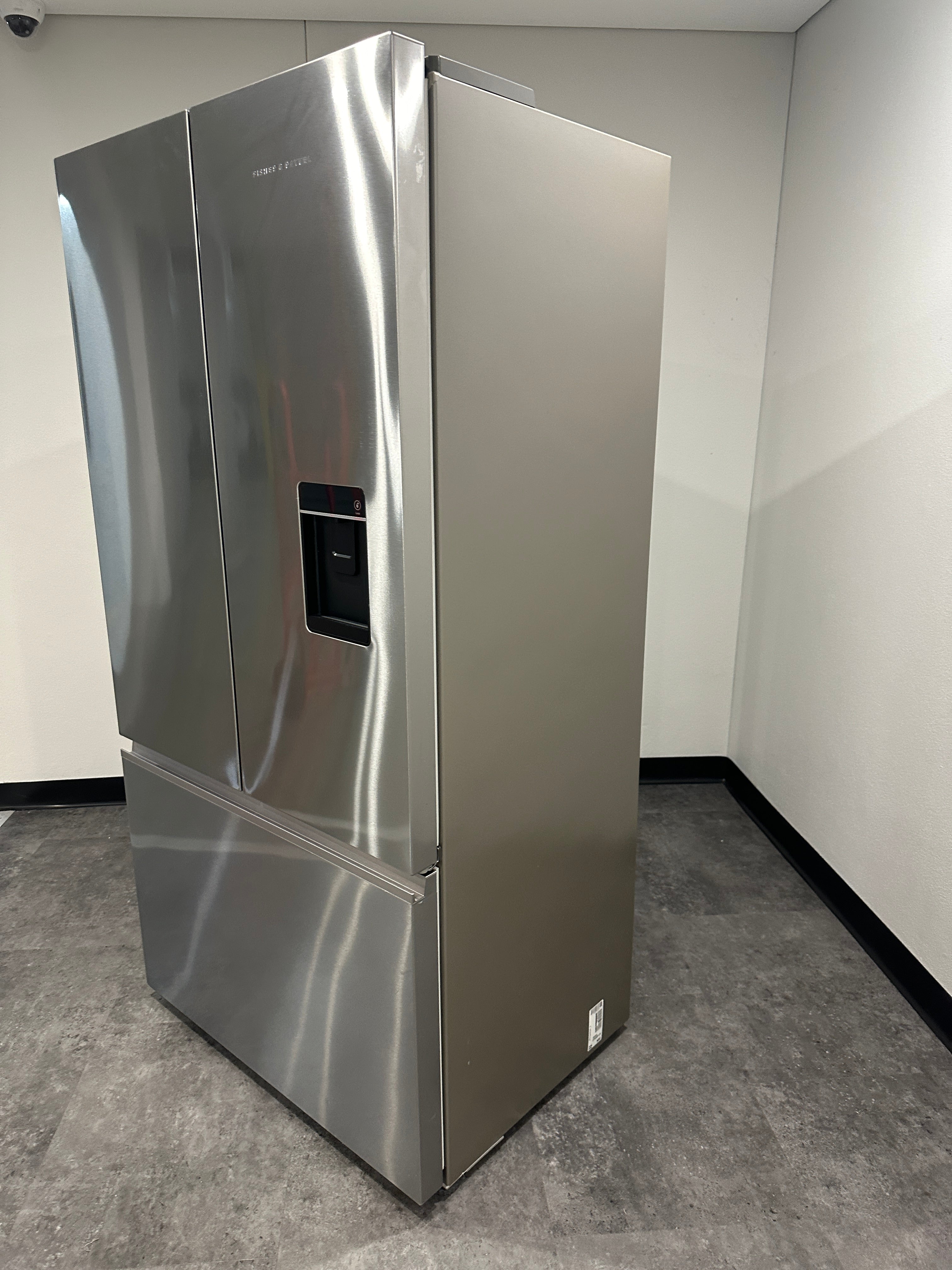 RF610ANUX5 Fisher & Paykel 569L Freestanding French Door Fridge