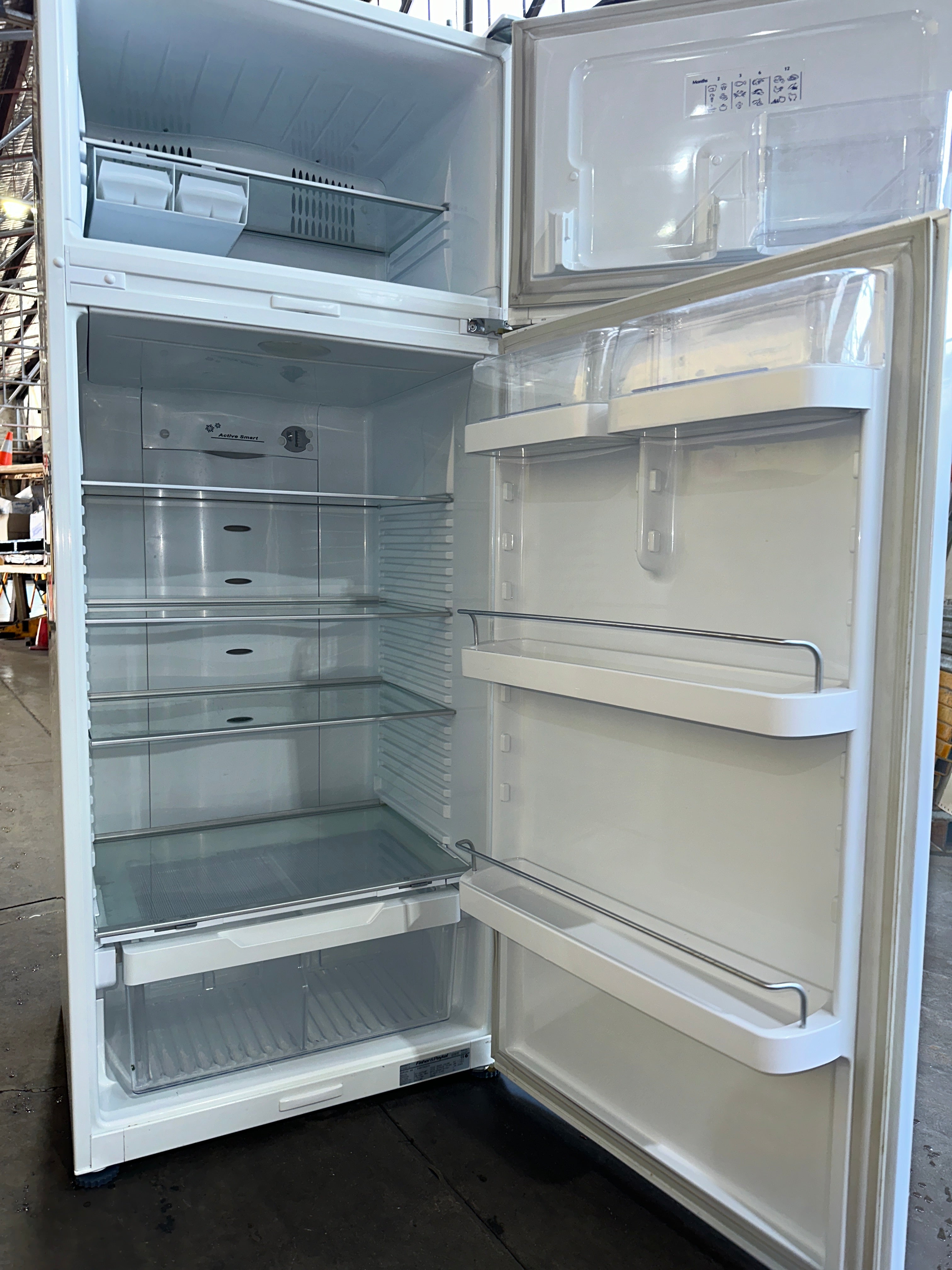 E440T WHITE FISHER & PAYKEL 441 L TOP MOUNT REFRIGERATOR