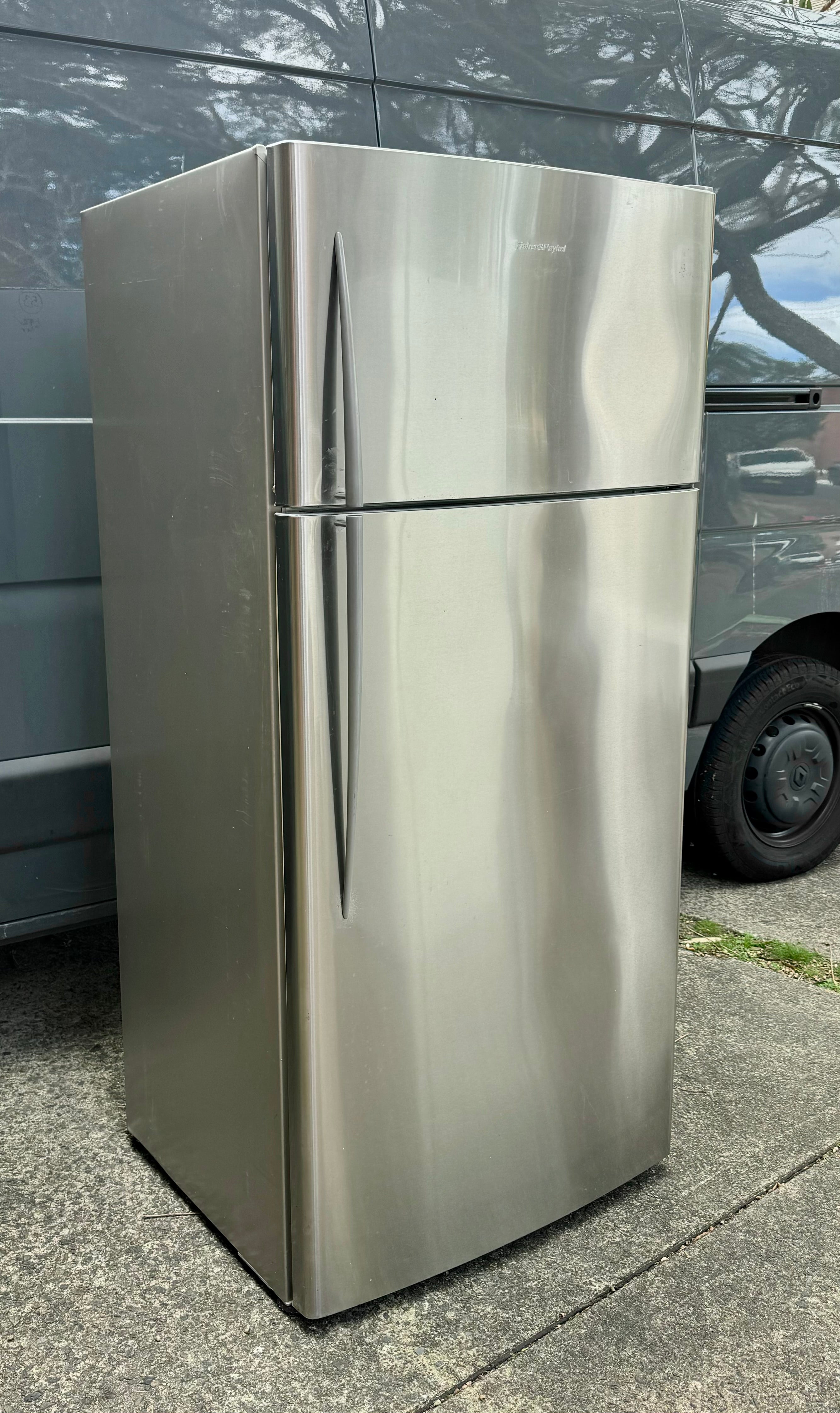 Fisher & Paykel E521T Freezer on top fridge 517L