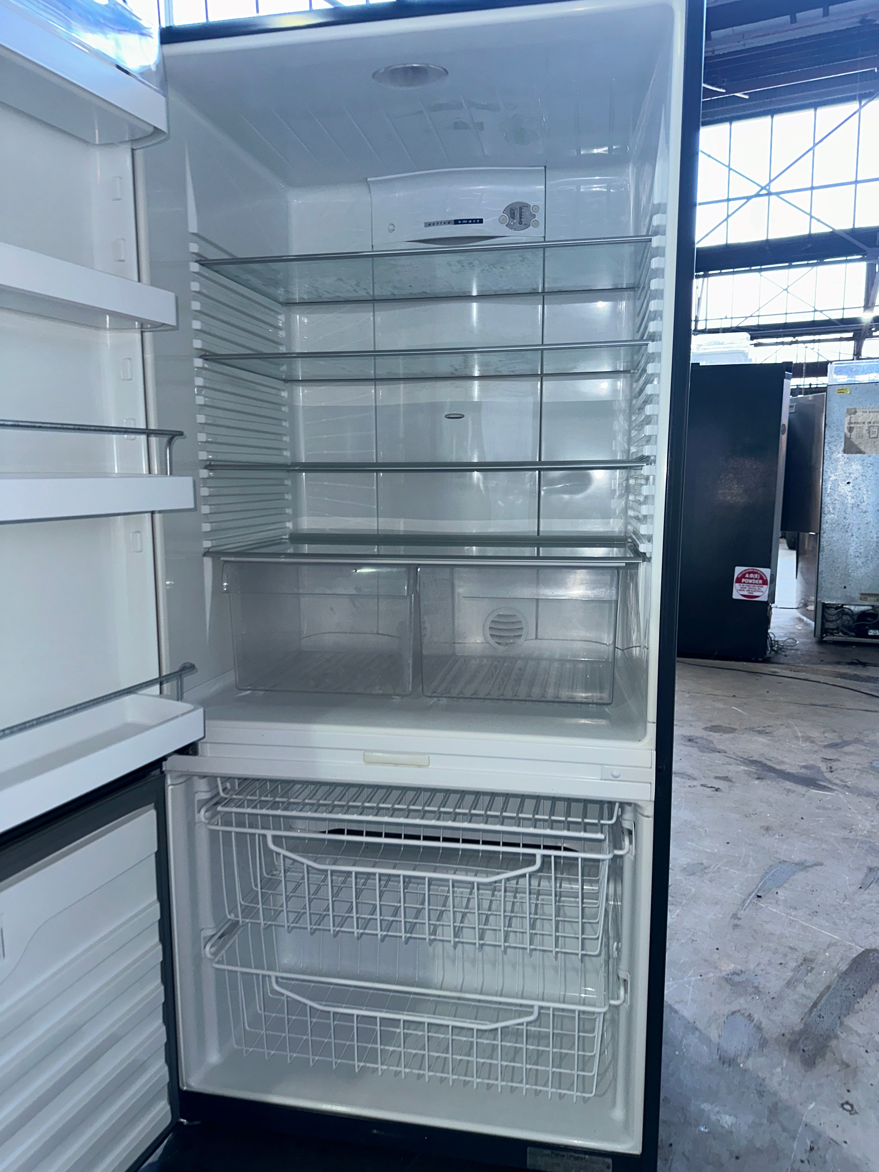 E522B Fisher & Paykel Bottom Mount 519 L Family Fridge Freezer