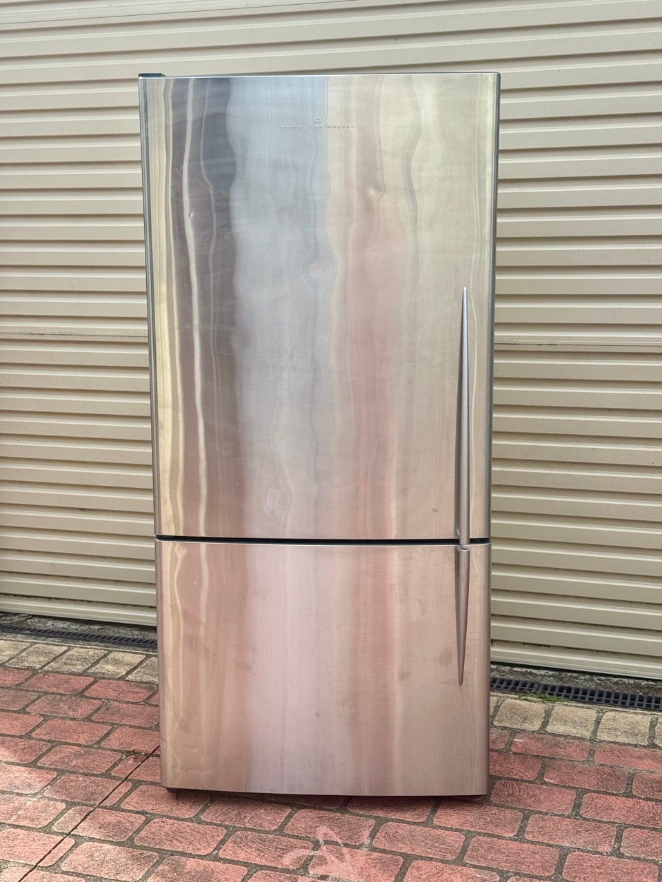 519 L Fisher & Paykel E522B Bottom Mount Stainless Refrigerator